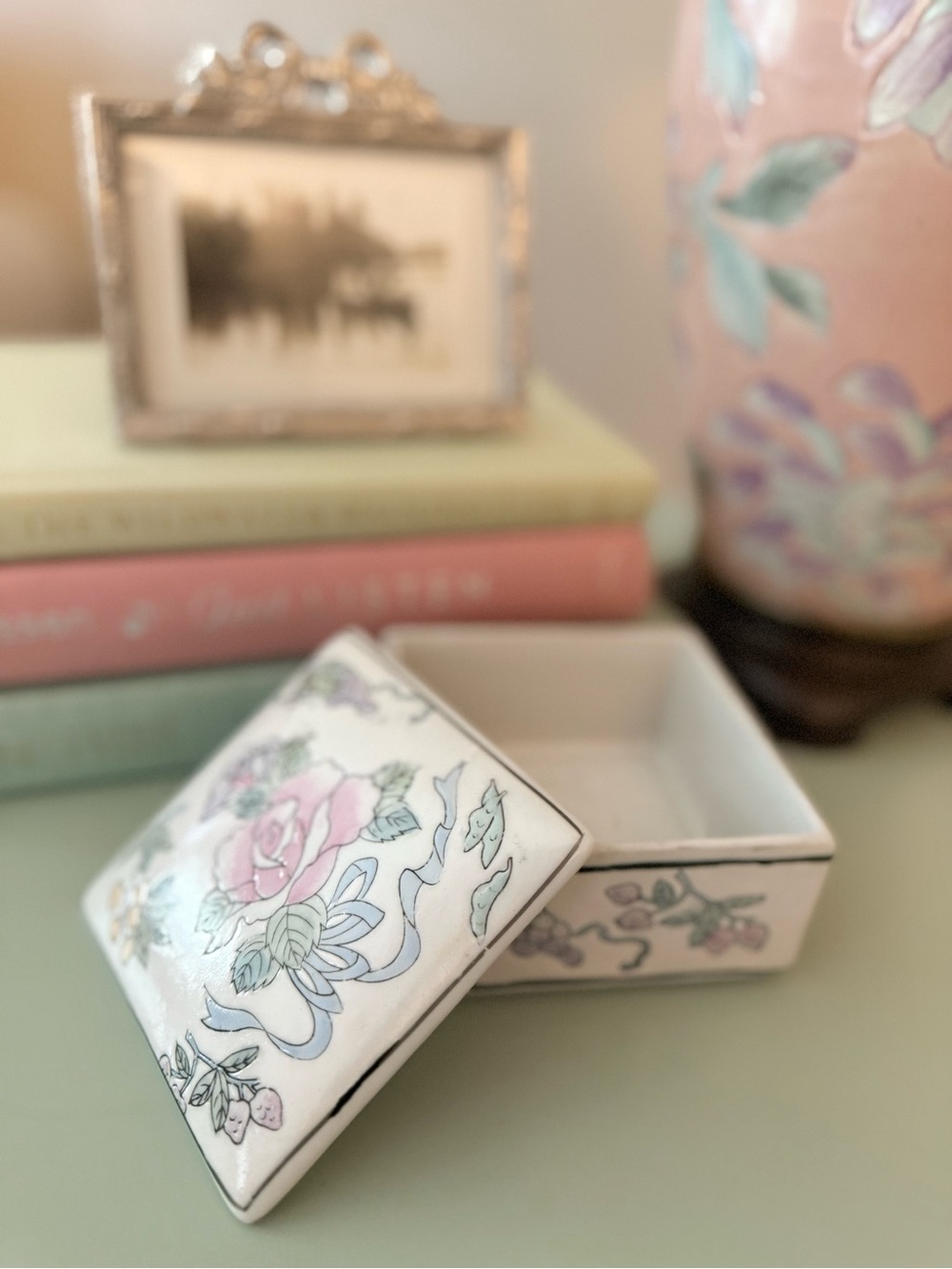 Vintage floral trinket box